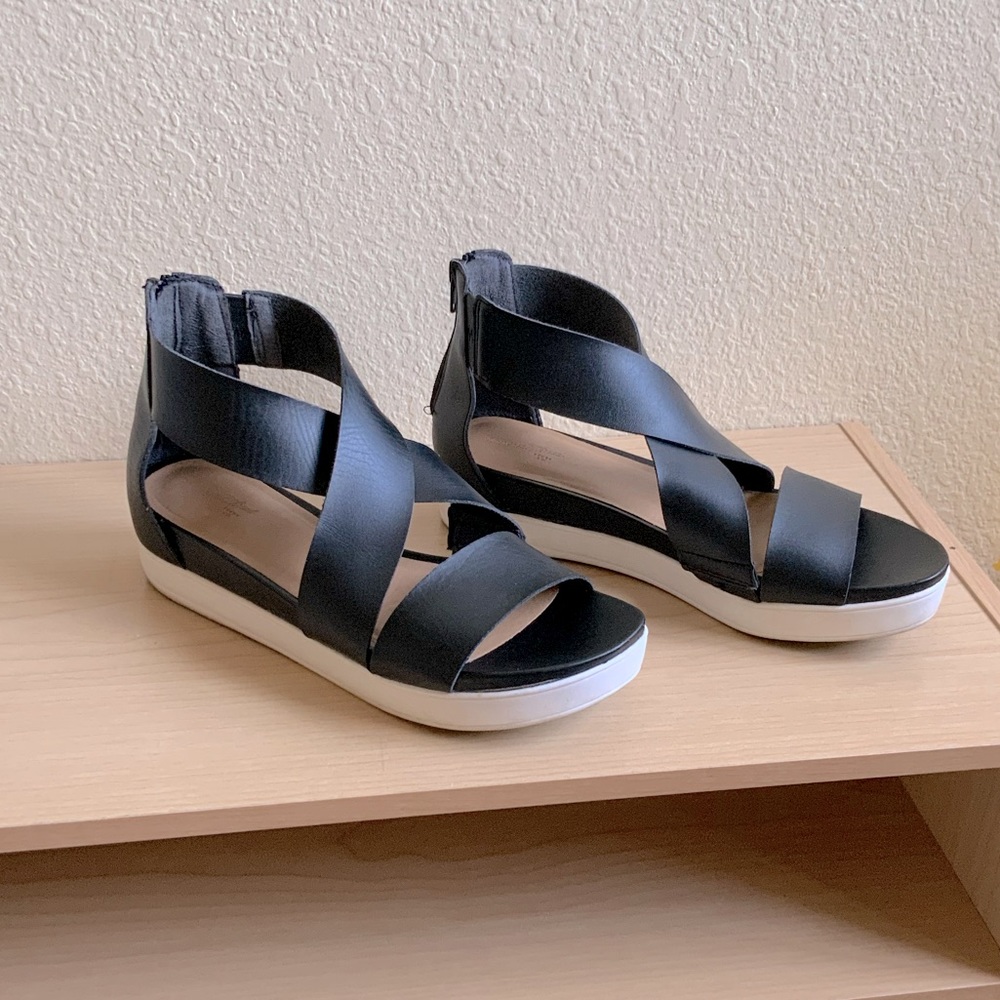 Leathery Athletic/Leisure Platform Sandals